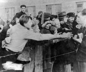 Unikatowe zdjęcia z Powstania Warszawskiego. To już 73. rocznica [GALERIA]