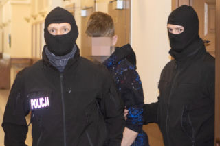 Zabił kolegę, poćwiartował i wyniósł w walizce. Szczątki zakopał w parku miejskim. Biegli nie mają wątpliwości