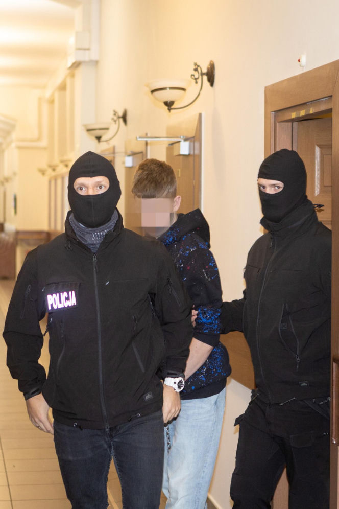 Zabił kolegę, poćwiartował i wyniósł w walizce. Szczątki zakopał w parku miejskim. Biegli nie mają wątpliwości