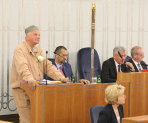 JAN RULEWSKI W DRELICHU Z SYMBOLEM NIENAWIŚCI.