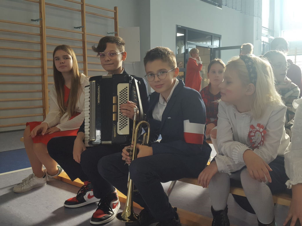 "Szkoła do hymnu" w Szkole Podstawowej nr 3 w Lesznie