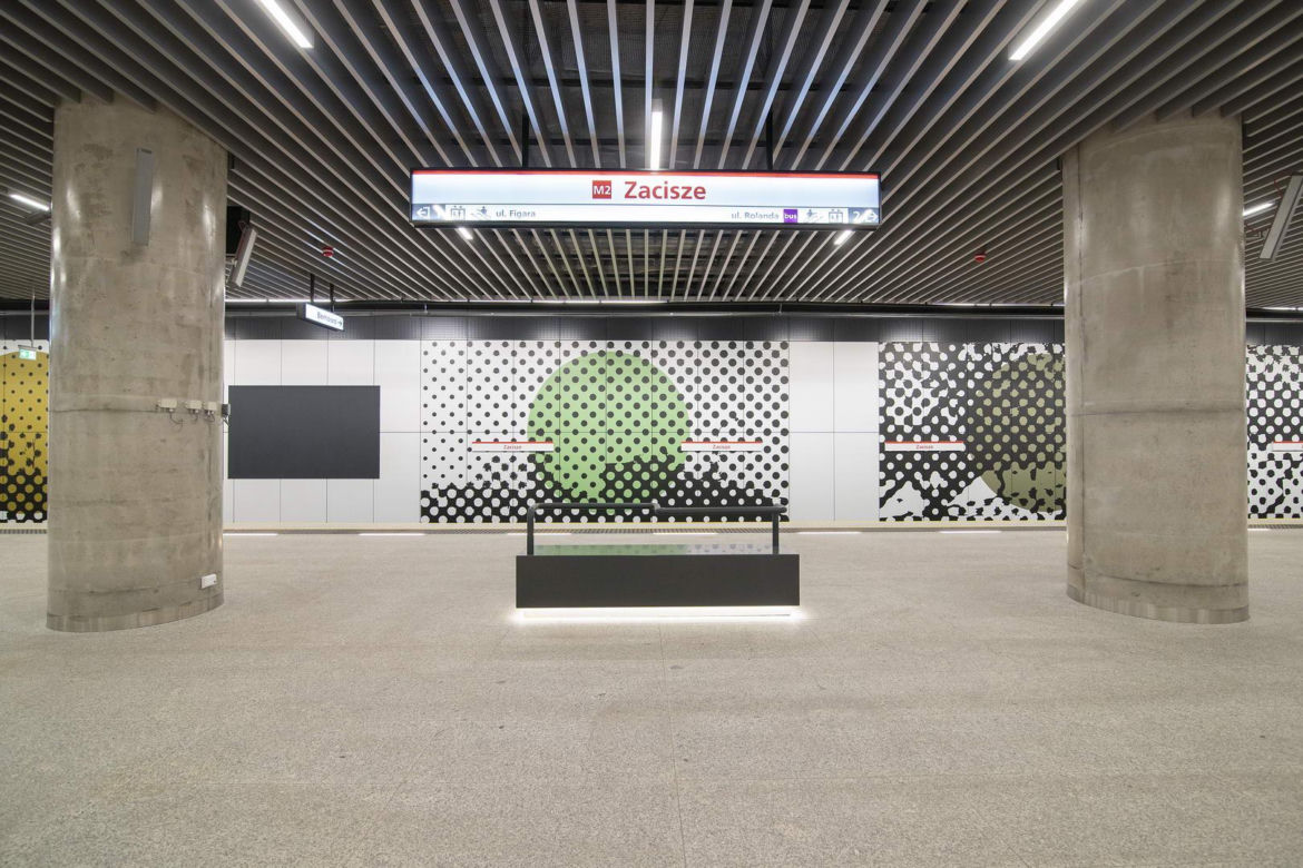 Metro w Warszawie już wozi pasażerów, ale wciąż są drążone nowe linie