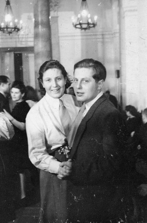 Aktywiści Związku Młodzieży Polskiej w tańcu, 1947.
