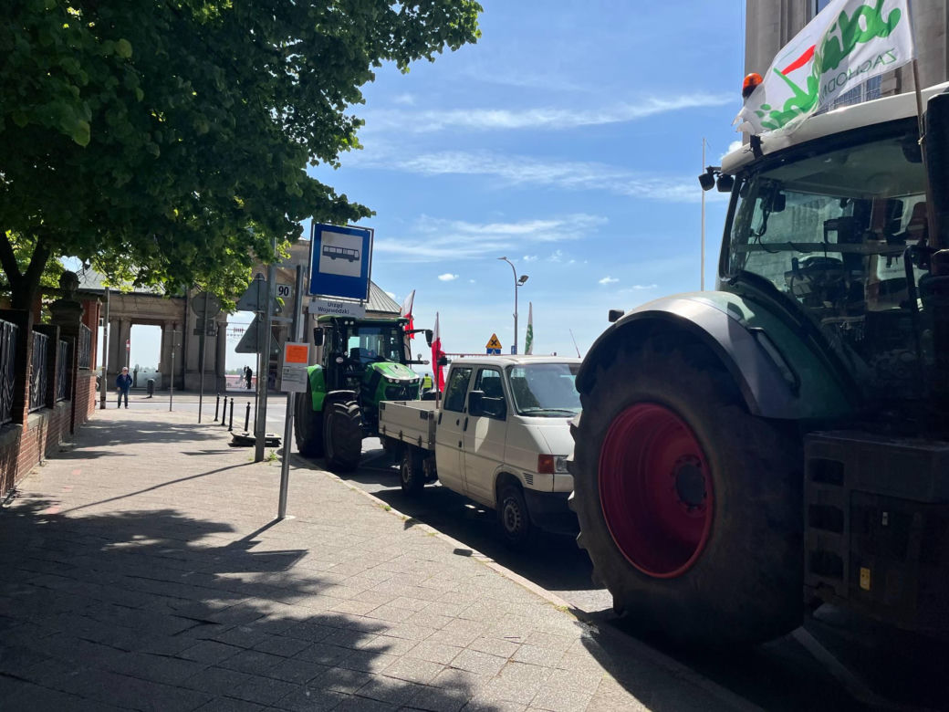 Protest rolników pod Zachodniopomorskim Urzędem Wojewódzkim w Szczecinie