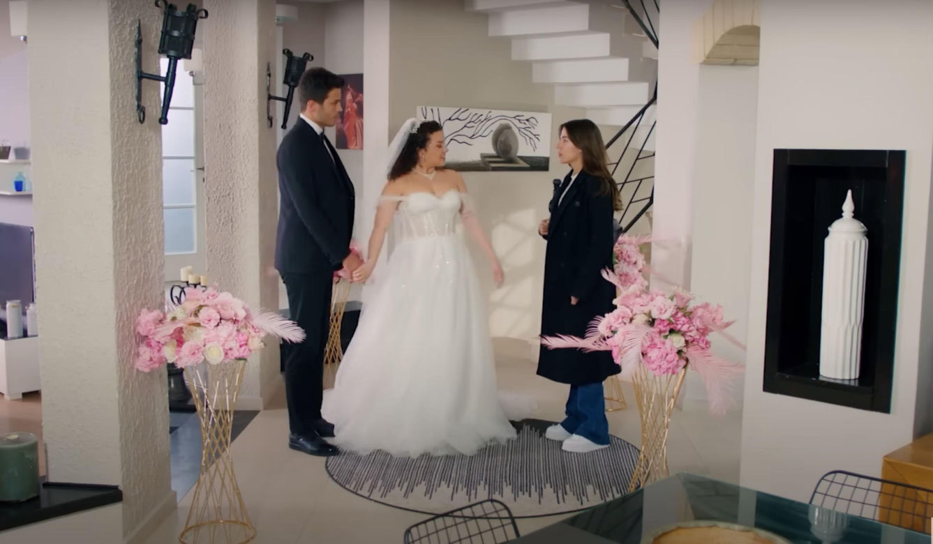 Melis ogłosi, że jest w ciąży z Egem i w ten sposób zmusi go do ślubu.