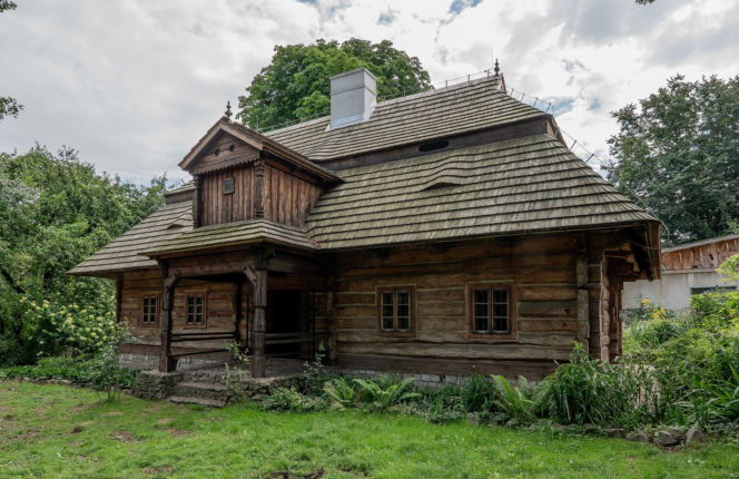To jedno z najpiękniejszych miast Małopolski. W średniowieczu było wsią, w której mieszkali zakonnicy z Jerozolimy