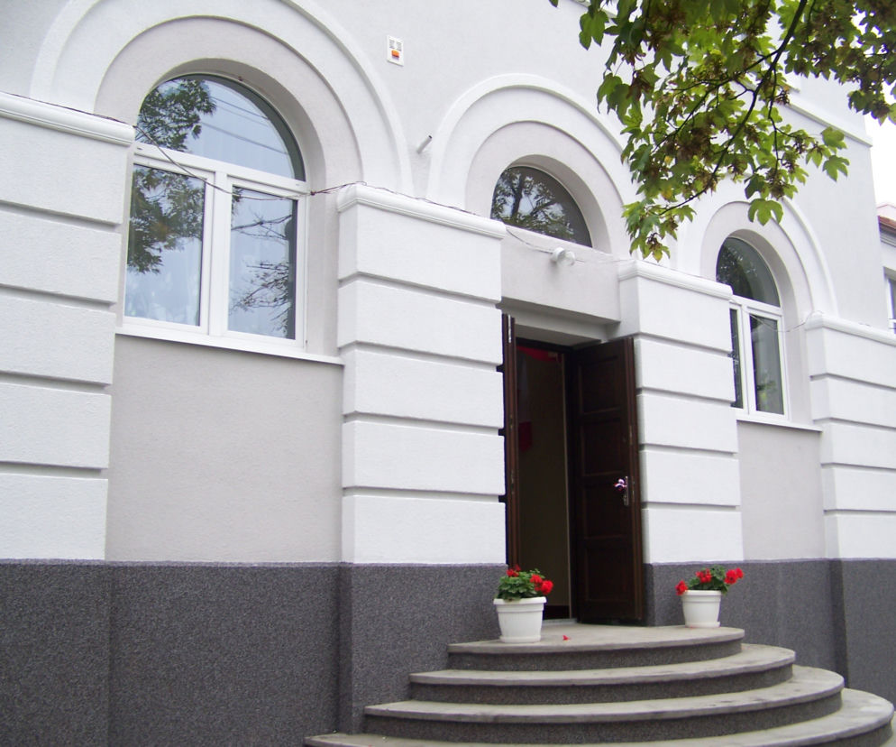 Wyjątkowy moment dla uczniów SP w podbydgoskim Żołędowie. Szkoła doczekała się własnego sztandaru