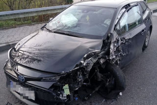 Roztrzaskał nowiutką Toyotę. Ukrainiec zasnął za kierownicą i zderzył się z ciężarówką