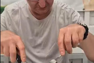 Zaskakująca nowa rola Piotra Wawrzyka! Zrecenzował pirackiego szaszłyka