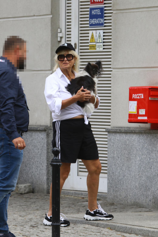 Ewa Kasprzyk pokazuje brzuszek jak młódka 
