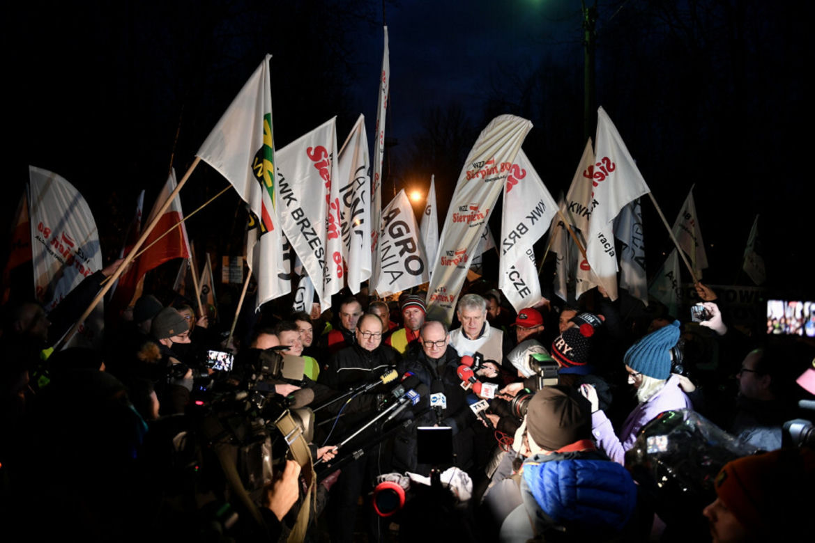 Górnicy na torach. Wraz z Agrounią blokują dostawy węgla do elektrowni