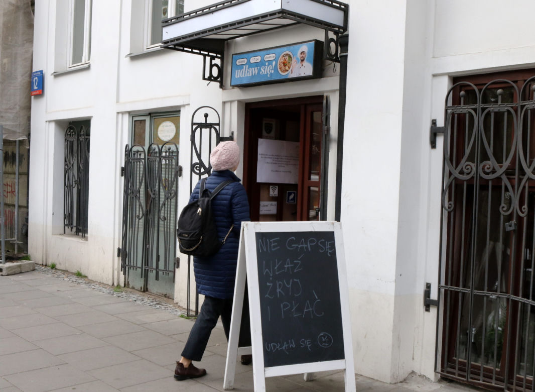 Nowa restauracja w Warszawie szokuje. "Udław się i wy*******aj"