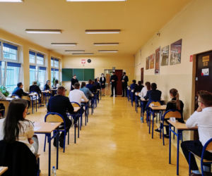 Matura 2020 w Kaliszu. Do testu z języka polskiego przystąpiło ponad 1700 uczniów! [ZDJĘCIA]