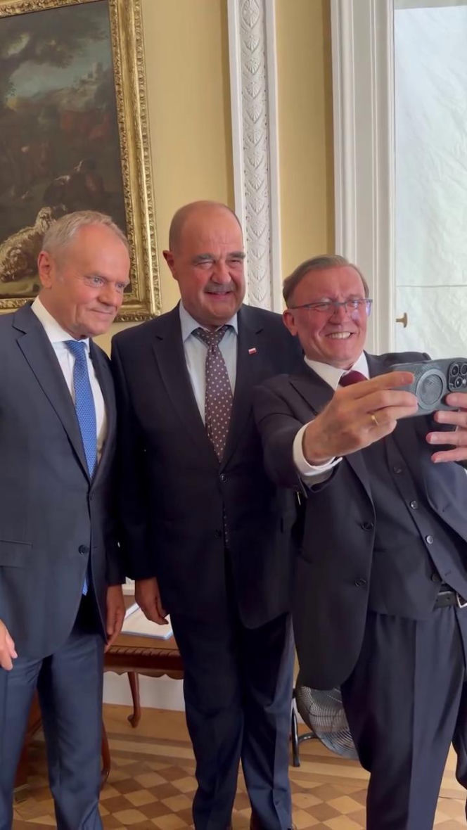 Artur Barciś chciał sprawdzić czy Tusk nosi perukę