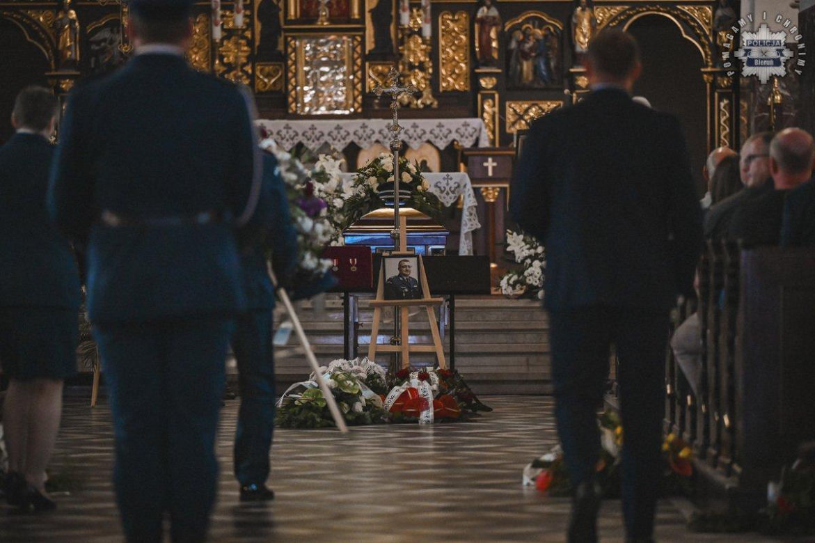 Pogrzeb komendanta policji w Bieruniu. Młodszy inspektor Dariusz Waligóra odszedł na wieczną służbę
