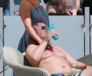 Joanna Racewicz  całuje się na plaży