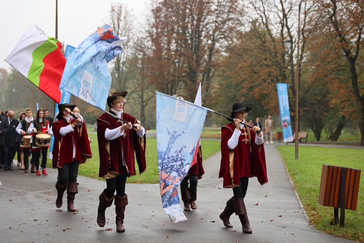 Uroczyste odsłonięcie tablicy al. Europejskiej Stolicy Młodzieży Lublin 2023 i zakopanie kapsuły czasu w Parku Ludowym