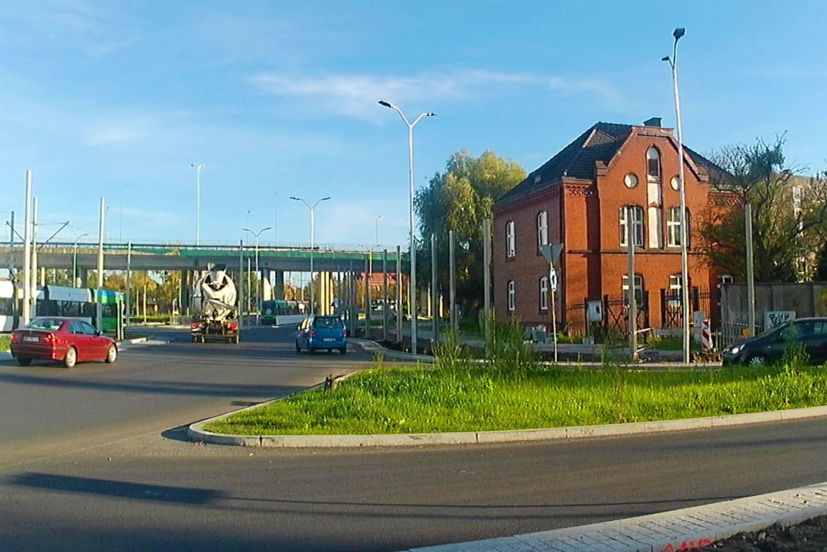 Przy Rondzie Portowców montowane są ekrany dźwiękochłonne