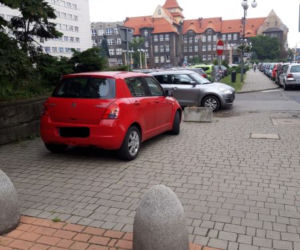 Ponad 1300 mandatów dla kierowców w Katowicach za złe parkowanie. Zobaczcie najlepszych mistrzów parkowania [ZDJĘCIA]