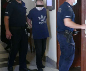 Brat chciał go zadźgać, zginął pod kołami auta