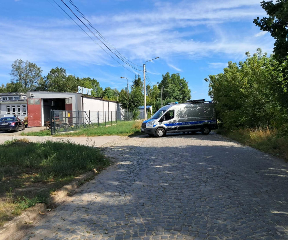 Pożar w fabryce dronów wojskowych w Skarżysku-Kamiennej. Policja bada przyczyny, ulica zablokowana