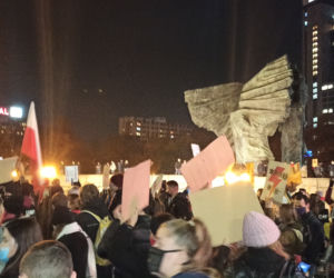 Protest kobiet w Katowicach. Ponad 20 tysięcy osób demonstrowało na rynku i katowickich ulicach. Takich tłumów Katowice jeszcze nie widziały [ZDJĘCIA, WIDEO]