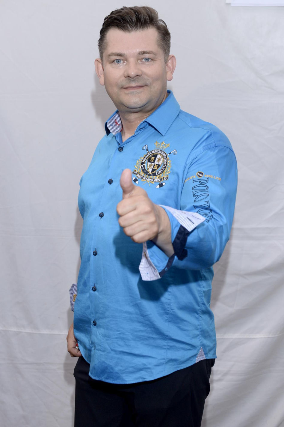 Tak Zenon Martyniuk zmieniał się przez lata. Na początku kariery nosił zupełnie inną fryzurę