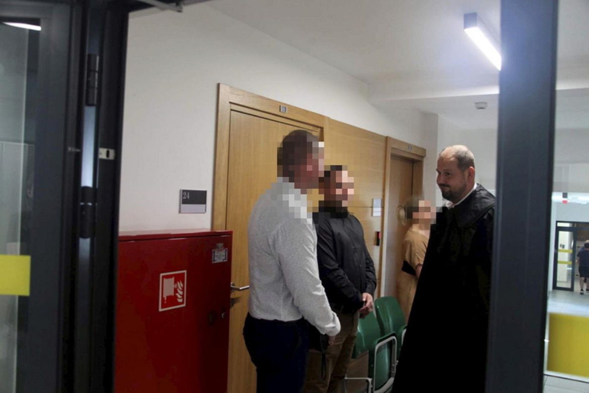 Rafał i Aleksander pobili Adama Niedzielskiego w centrum miasta. Były minister okazał im łaskę