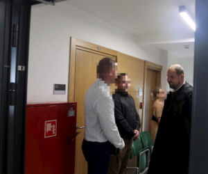 Rafał i Aleksander pobili Adama Niedzielskiego w centrum miasta. Były minister okazał im łaskę