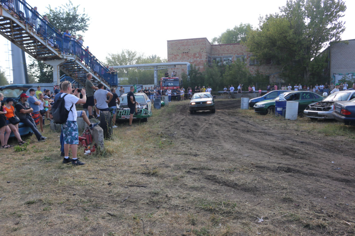 Charytatywny Wrak Race. Andrzej z Plutycz i Adam Kraśko zbierali pieniądze dla chorej Dominiki