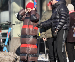 Tomasz Karolak  i Viola Kołakowska na spacerze