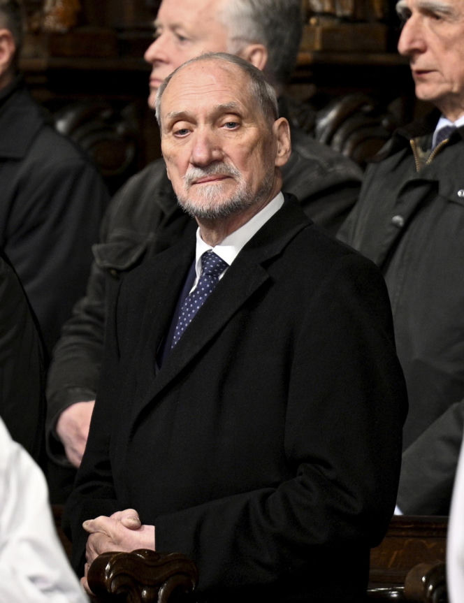 Msza za ofiary Smoleńska w Archikatedrze. Obecni Nawrocki i Kaczyńska