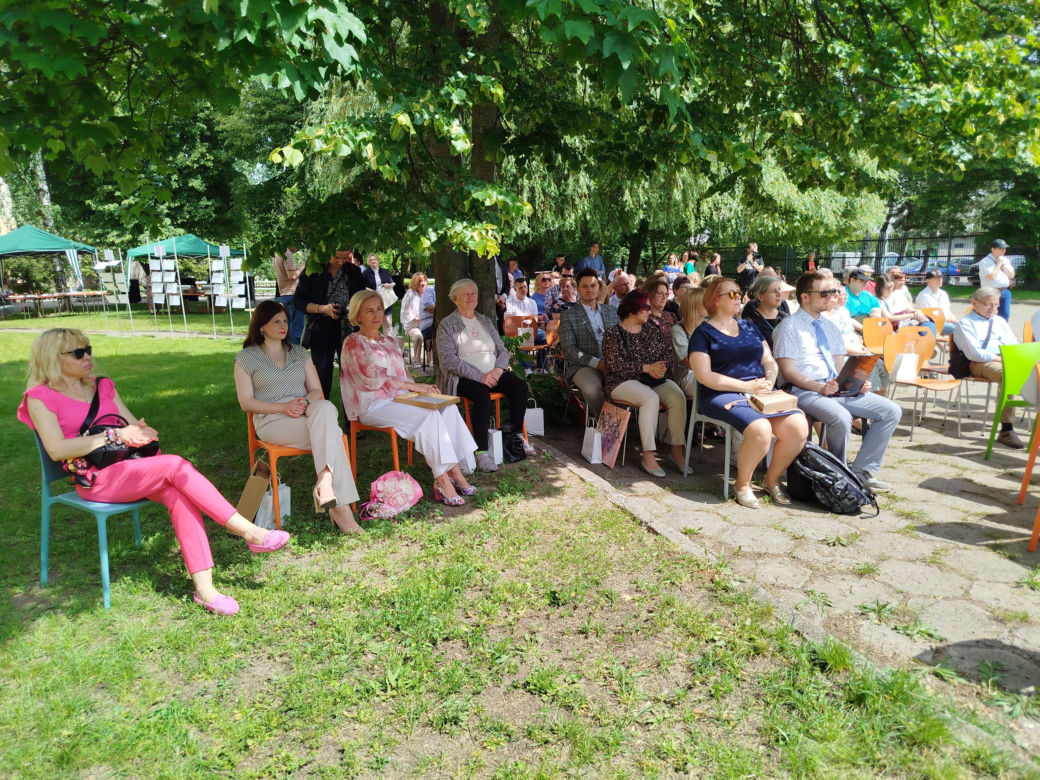 Przez lata ŚDS w Siedlcach działał w dwóch lokalizacjach, teraz już oficjalnie funkcjonuje w jednym miejscu, w budynkach dostosowanych do potrzeb osób z niepełnosprawnościami. 