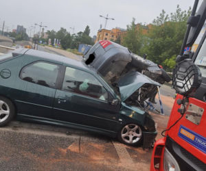 Łódź: Wypadek TERAZ na skrzyżowaniu Mickiewicza i Wólczańskiej. Poszkodowane dzieci, ZAKLESZCZONYCH wyciąga straż