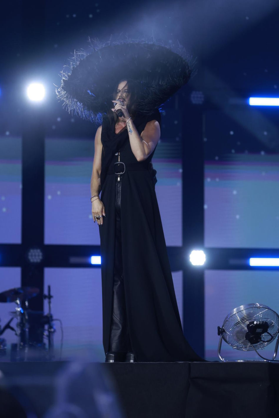 Michał Szpak tak się przejął na scenie, że zgubił mikrofon! Na szczęście nie był sam
