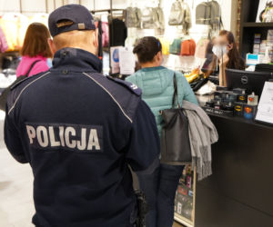 Nalot policji i sanepidu na bydgoskie galerie handlowe