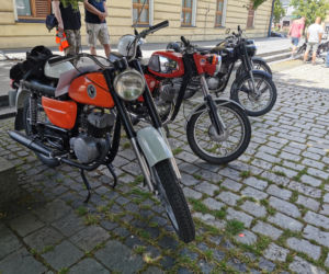 Klasyki motoryzacji na Rynku w Ostrowie Wielkopolskim