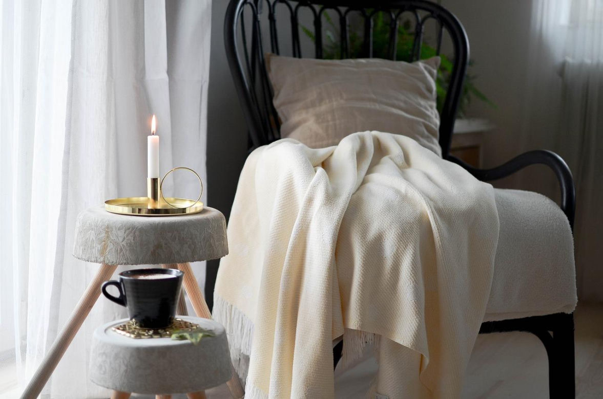 Hygge na święta. Jak świątecznie urządzić salon w stylu hygge? Oto nasze inspiracje