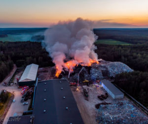 Studzianki. Pożar hałdy śmieci w sortowni 5.06.2019