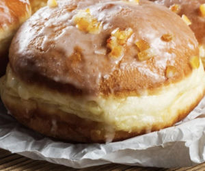 Kolejki w tłusty czwartek? Nie tym razem. Pączki z dostawą nawet w 15 minut 