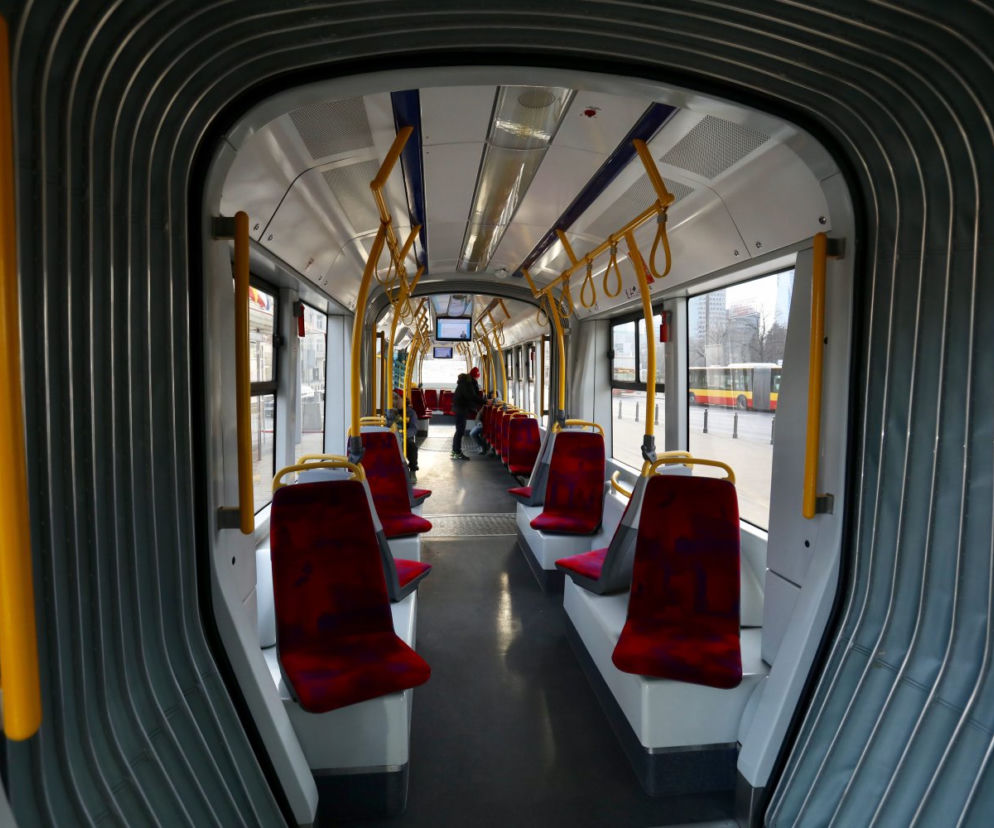 Koronawirus. Informacje na autobusach 