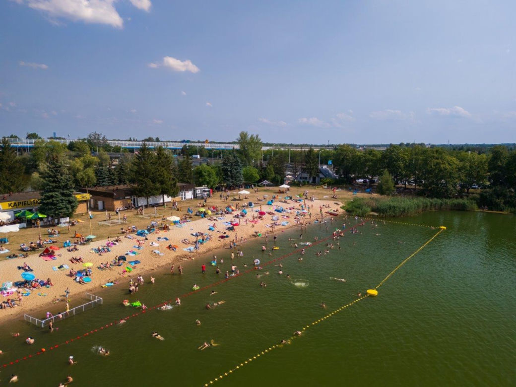 Otwierają popularne kąpieliska we Wrocławiu. Sprawdź, gdzie wybrać się nad wodę