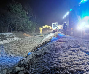 Brzezna. GIGANTYCZNY zator lodowy na rzece. Koparka zapobiegła powodzi