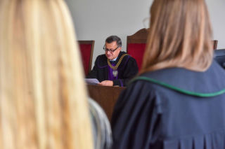 13-miesięczny Grzesiu został skatowany na śmierć. Jego matka i ojczym stanęli przed sądem