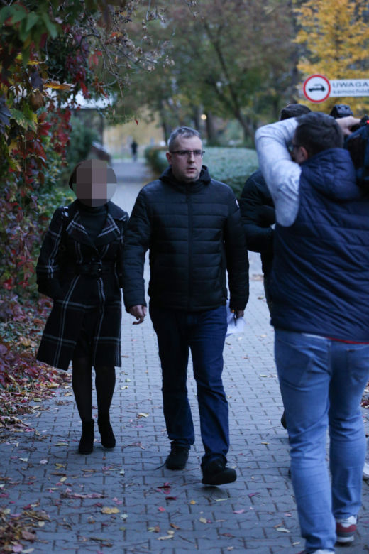 Przemysław Czarnecki opuszcza izbę wytrzeźwień
