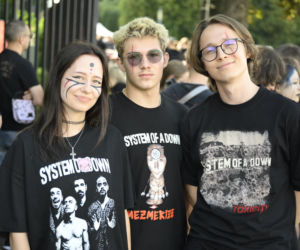 Fani i fanki czekają na System of a Down i Queens of the Stone Age! Zobacz zdjęcia spod PGE Narodowego