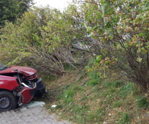 O krok od tragedii na ul. Kolbego! Auto przeleciało przez barierki!
