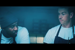 Krew, pot i japoński denim. Jak serial „The Bear” stworzył nurt Carmycore