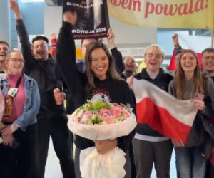Alicja Szemplińska na lotnisku