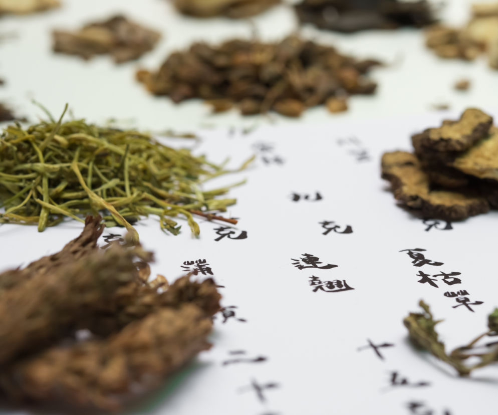 Chiny: produkty medycyny ludowej mają pomóc w walce z COVID-19